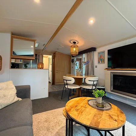 Veluwe - Private Jacuzzi, Pool & Kids Club Apartment